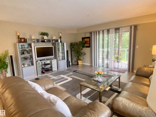 306 260 Lewis Estates Boulevard, Edmonton, AB - Indoor Photo Showing Living Room
