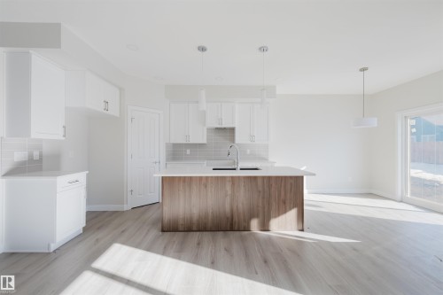 5107 71 Street  Beaumont, AB T4X 3E5