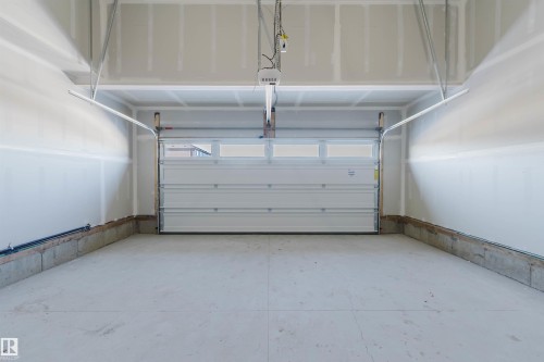 5407 Parc Reunis Way, Beaumont, AB - Indoor Photo Showing Garage