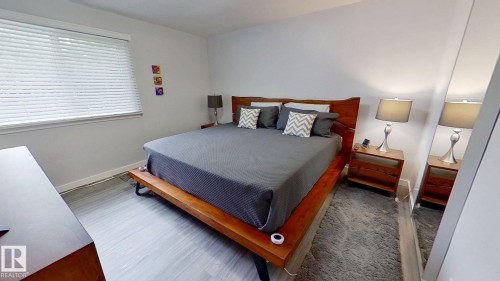 11708 130 Street, Edmonton, AB - Indoor Photo Showing Bedroom