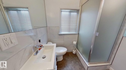 11708 130 Street, Edmonton, AB - Indoor Photo Showing Bathroom