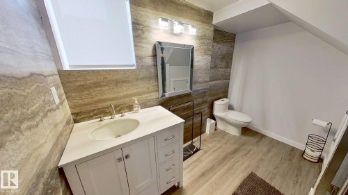 11708 130 Street, Edmonton, AB - Indoor Photo Showing Bathroom
