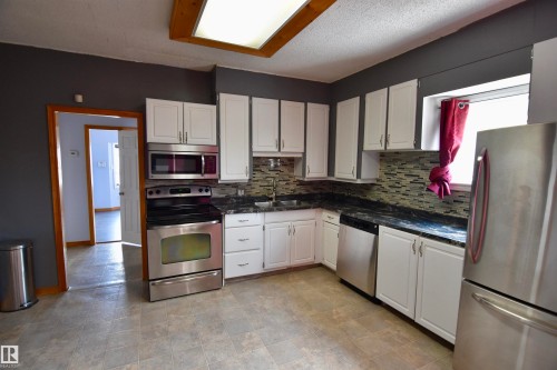4629 46 Avenue, St. Paul Town, AB - Indoor Photo Showing Kitchen With Stainless Steel Kitchen
