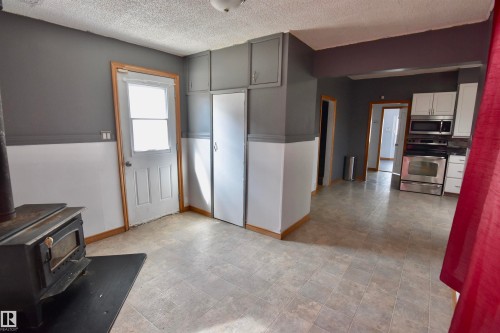 4629 46 Avenue, St. Paul Town, AB - Indoor Photo Showing Kitchen