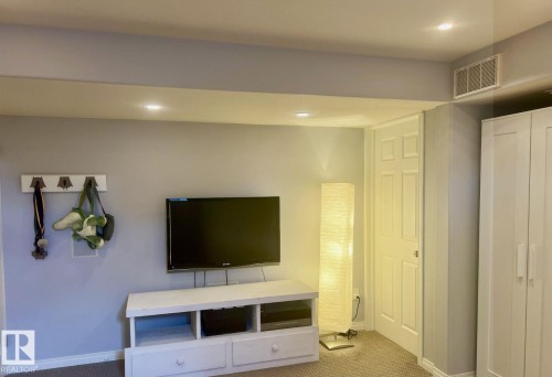 6004 32 Avenue, Beaumont, AB - Indoor Photo Showing Other Room