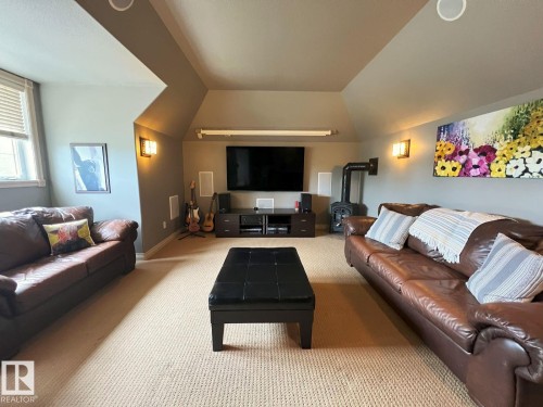 6004 32 Avenue, Beaumont, AB - Indoor Photo Showing Living Room