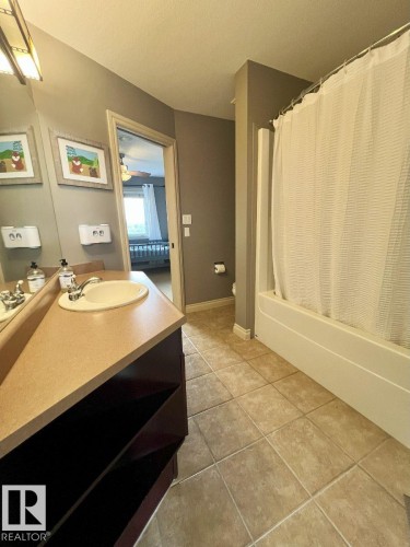 6004 32 Avenue, Beaumont, AB - Indoor Photo Showing Bathroom