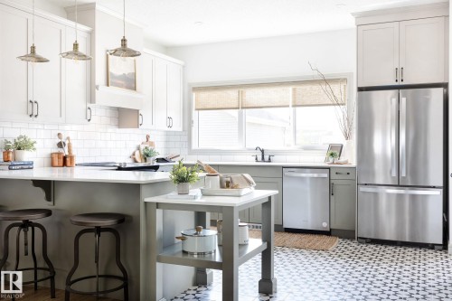 21204 25 Avenue, Edmonton, AB - Indoor Photo Showing Kitchen With Upgraded Kitchen