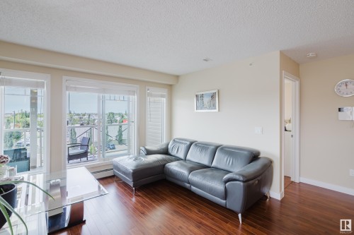 415 12650 142 Avenue, Edmonton, AB - Indoor Photo Showing Living Room