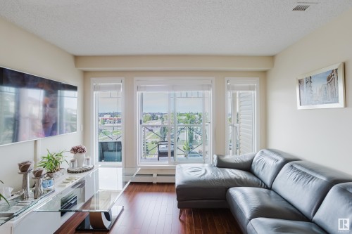 415 12650 142 Avenue, Edmonton, AB - Indoor Photo Showing Living Room