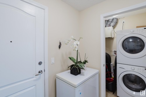 415 12650 142 Avenue, Edmonton, AB - Indoor Photo Showing Laundry Room