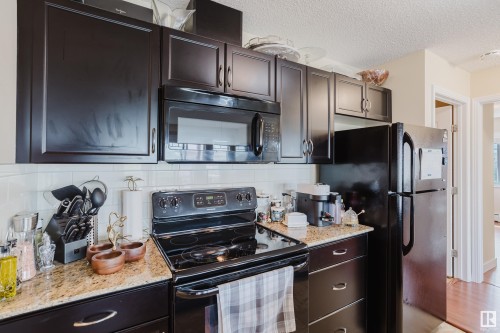 415 12650 142 Avenue, Edmonton, AB - Indoor Photo Showing Kitchen