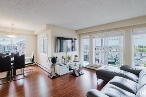 415 12650 142 Avenue, Edmonton, AB - Indoor Photo Showing Living Room