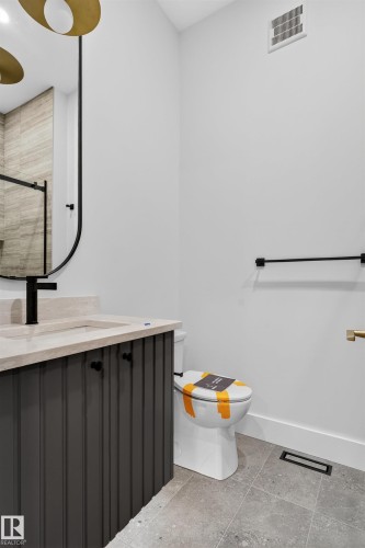 4712 Knight Close, Edmonton, AB - Indoor Photo Showing Bathroom