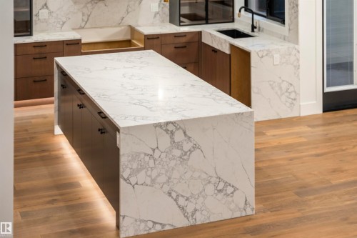 4712 Knight Close, Edmonton, AB - Indoor Photo Showing Kitchen