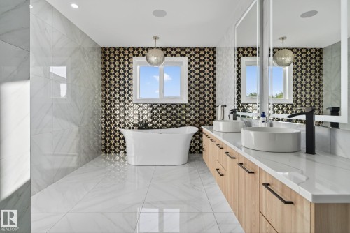 52355 Range Road 233, Rural Strathcona County, AB - Indoor Photo Showing Bathroom