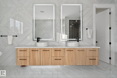 52355 Range Road 233, Rural Strathcona County, AB - Indoor Photo Showing Bathroom