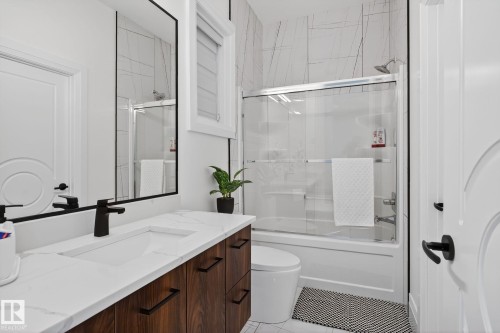 52355 Range Road 233, Rural Strathcona County, AB - Indoor Photo Showing Bathroom