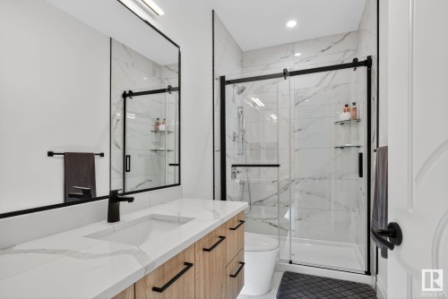 52355 Range Road 233, Rural Strathcona County, AB - Indoor Photo Showing Bathroom