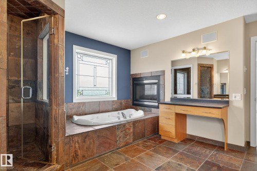 15860 41 Avenue, Edmonton, AB - Indoor Photo Showing Bathroom