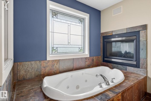 15860 41 Avenue, Edmonton, AB - Indoor Photo Showing Bathroom