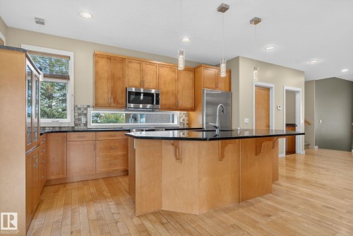 15860 41 Avenue, Edmonton, AB - Indoor Photo Showing Kitchen