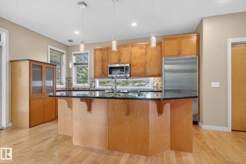 15860 41 Avenue, Edmonton, AB - Indoor Photo Showing Kitchen With Upgraded Kitchen
