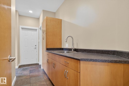 15860 41 Avenue, Edmonton, AB - Indoor Photo Showing Kitchen