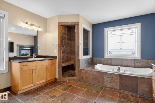 15860 41 Avenue, Edmonton, AB - Indoor Photo Showing Bathroom