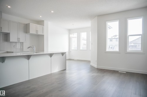 1182 South Creek Wynd, Stony Plain, AB - Indoor Photo Showing Kitchen