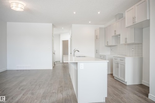 1182 South Creek Wynd, Stony Plain, AB - Indoor Photo Showing Kitchen