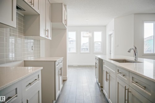 1182 South Creek Wynd, Stony Plain, AB - Indoor Photo Showing Kitchen