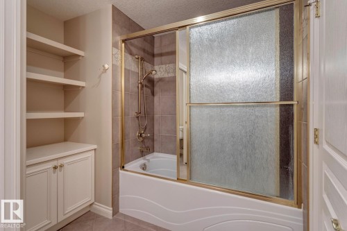 957 Hollingsworth Bend, Edmonton, AB - Indoor Photo Showing Bathroom