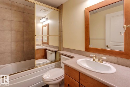 957 Hollingsworth Bend, Edmonton, AB - Indoor Photo Showing Bathroom