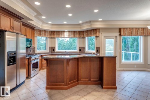 957 Hollingsworth Bend, Edmonton, AB - Indoor Photo Showing Kitchen