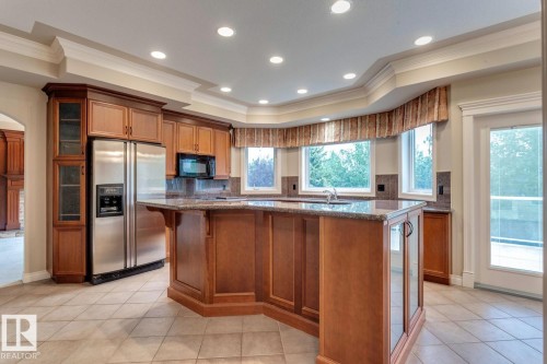 957 Hollingsworth Bend, Edmonton, AB - Indoor Photo Showing Kitchen