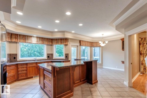 957 Hollingsworth Bend, Edmonton, AB - Indoor Photo Showing Kitchen