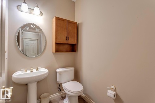 957 Hollingsworth Bend, Edmonton, AB - Indoor Photo Showing Bathroom