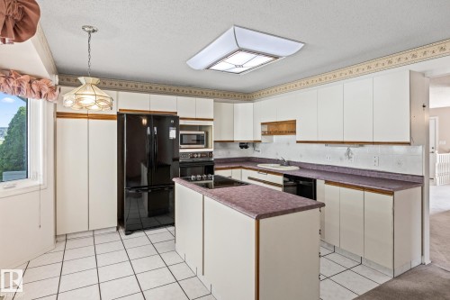 1126 105 Street, Edmonton, AB - Indoor Photo Showing Kitchen