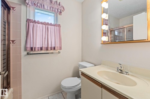 1126 105 Street, Edmonton, AB - Indoor Photo Showing Bathroom