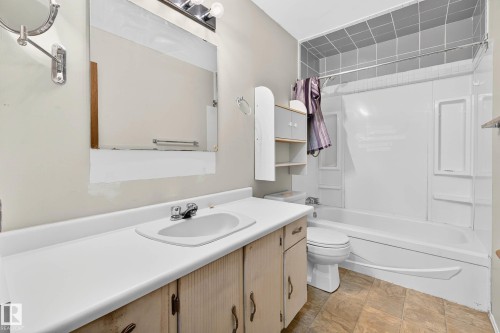12414 112 Avenue, Edmonton, AB - Indoor Photo Showing Bathroom