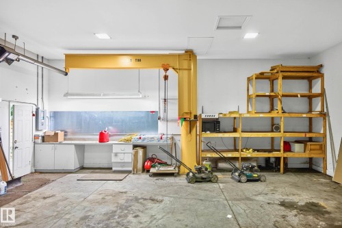 12414 112 Avenue, Edmonton, AB - Indoor Photo Showing Garage