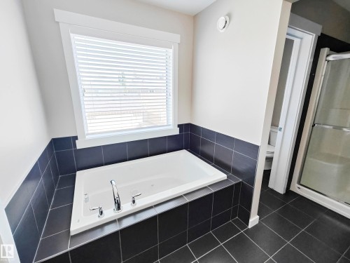 8008 18 Avenue, Edmonton, AB - Indoor Photo Showing Bathroom