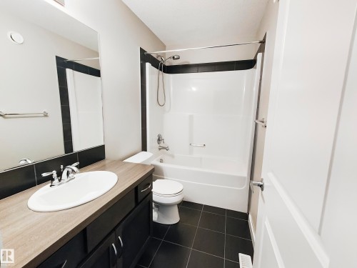 8008 18 Avenue, Edmonton, AB - Indoor Photo Showing Bathroom