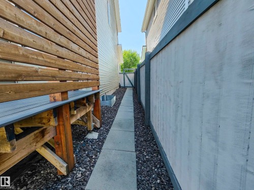 8008 18 Avenue, Edmonton, AB - Outdoor