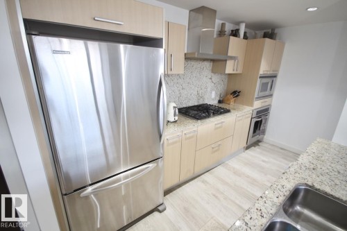 105 2612 109 Street, Edmonton, AB - Indoor Photo Showing Kitchen With Stainless Steel Kitchen With Upgraded Kitchen