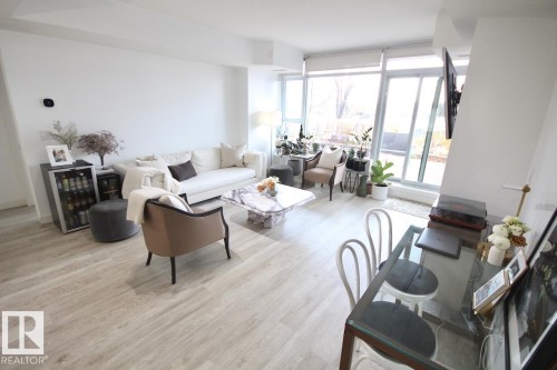 105 2612 109 Street, Edmonton, AB - Indoor Photo Showing Living Room