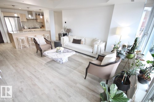 105 2612 109 Street, Edmonton, AB - Indoor Photo Showing Living Room