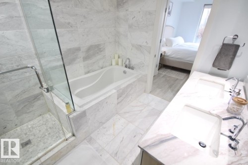 105 2612 109 Street, Edmonton, AB - Indoor Photo Showing Bathroom