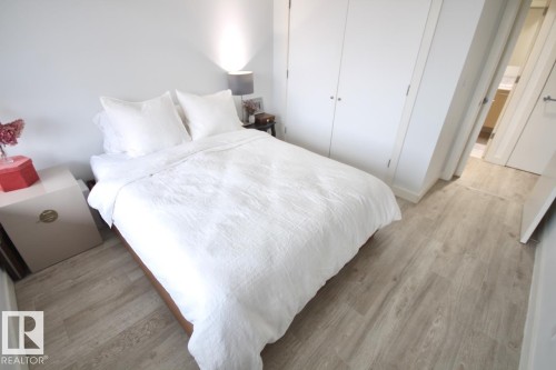 105 2612 109 Street, Edmonton, AB - Indoor Photo Showing Bedroom